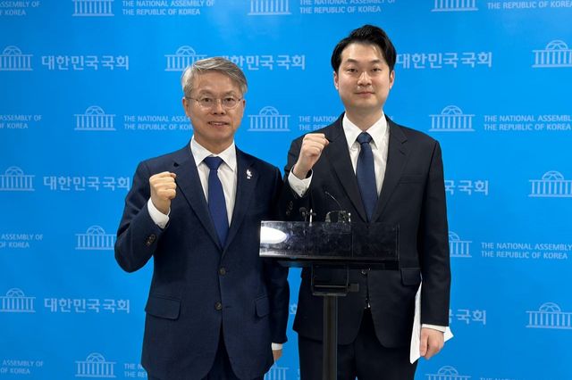 ▲민형배 더불어민주당 의원(왼쪽)과 김동아 변호사 (사진=김동아 블로그)