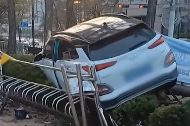 ▲감전 사고를 일으킨 현대 코나 일렉트릭(사진=유튜브 'MBC뉴스')