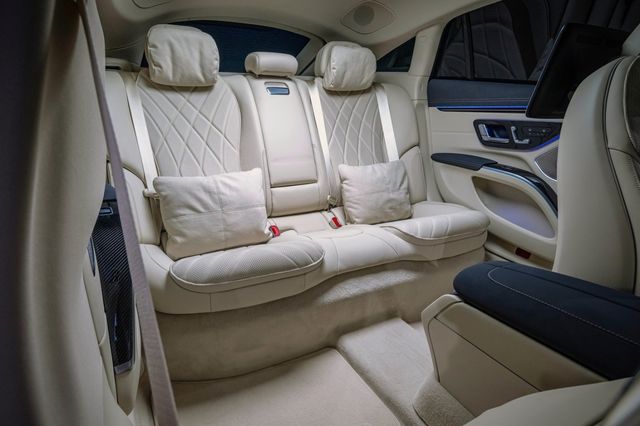 ▲메르세데스-벤츠 EQS 부분 변경 모델 2열(사진=메르세데스-벤츠)