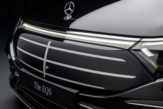 ▲메르세데스-벤츠 EQS 부분 변경 모델 라디에이터 그릴과 벤츠 엠블럼(사진=메르세데스-벤츠)