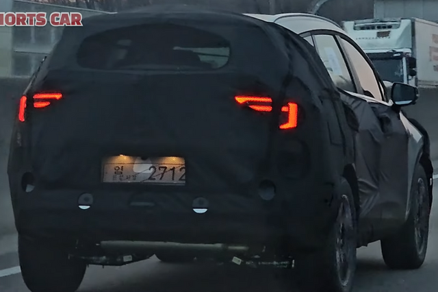 ▲기아 스포티지 부분 변경 모델 스파이샷(사진=유튜브 '숏카)