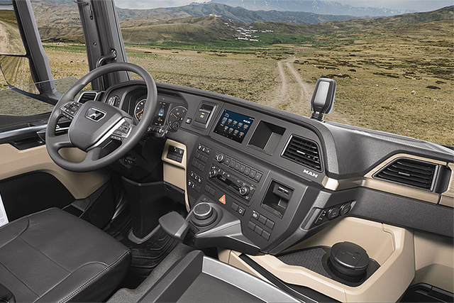 ▲만 TGS 덤프트럭 실내(사진=만)