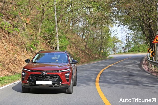 ▲충주호를 끼고 도는 고갯길은 드라이빙 코스로 인기다(사진=양봉수 기자)