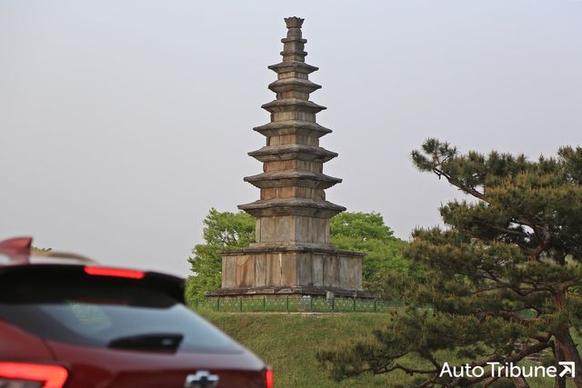 ▲탑평리 칠층석탑 높이는 14.5m로 현재 남아있는 신라시대 석탑 중 가장 크다(사진=양봉수 기자)