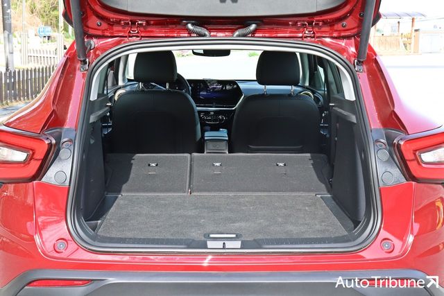 ▲쉐보레 트랙스 크로스오버의 실내는 가볍게 앉거나 눕기 적당하다(사진=최현진 기자)