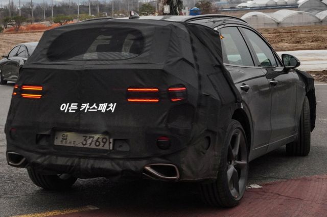 ▲제네시스 GV70 부분 변경 모델 스파이샷(사진=네이버 블로그 '이든')