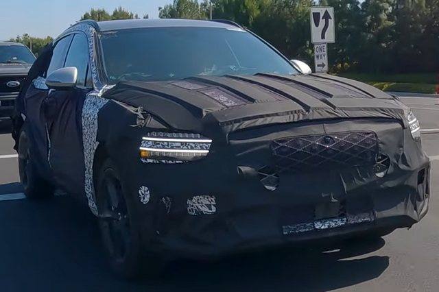 ▲제네시스 GV70 부분 변경 모델 스파이샷(사진=오토스파이넷)