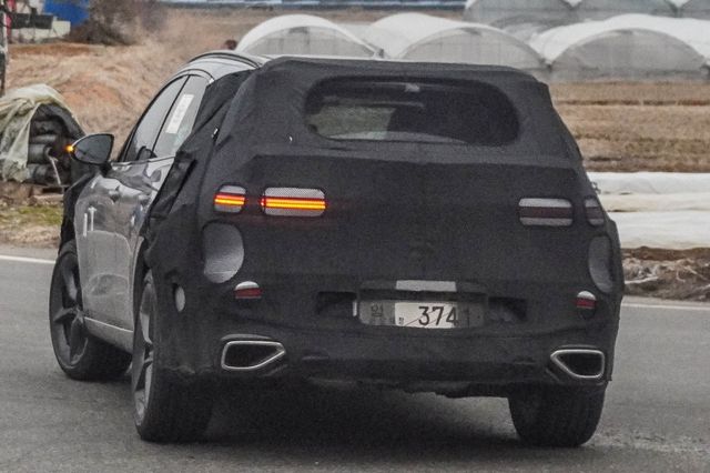 ▲제네시스 GV70 부분 변경 모델 스파이샷(사진=네이버 블로그 '이든')