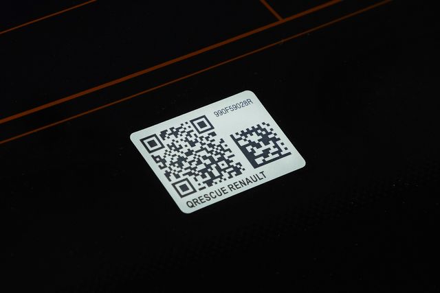 ▲르노 아르카나의 큐레스큐 코드(사진=르노)