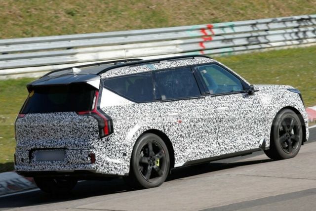 ▲기아 EV9 GT 뉘르부르크링 테스트 스파이샷(사진=Carscoops)