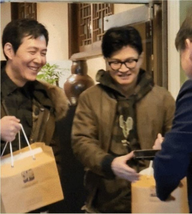 ▲한 위원장과 이정재 (사진=온라인 커뮤니티)