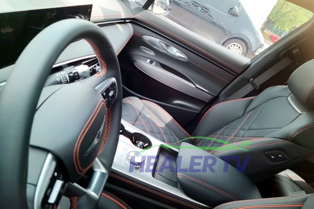 ▲제네시스 신형 GV70 스포츠 패키지 실내(사진=유튜브 '힐러티비')