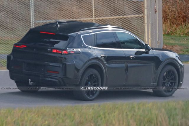 ▲포르쉐 7인승 전기차 K1 테스트뮬(사진=carscoops)