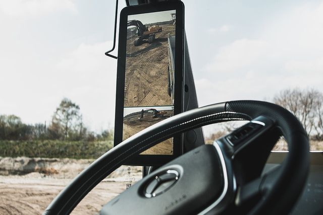 ▲메르세데스-벤츠 아록스의 미러캠(사진=다임러트럭)