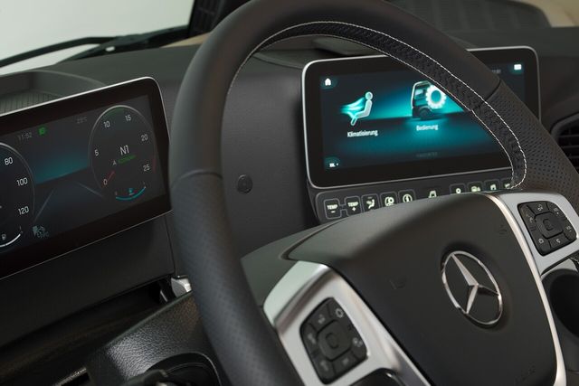 ​▲메르세데스-벤츠 아록스 실내(사진=다임러트럭)​