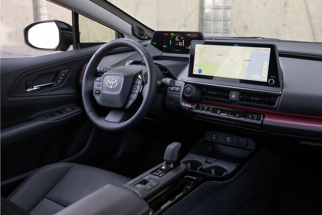 ▲토요타 프리우스 실내(사진=토요타)