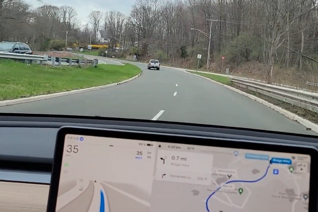 ▲참고사진. FSD 12.3.4 업데이트 후 주행 모습(사진=유튜브'david shin')