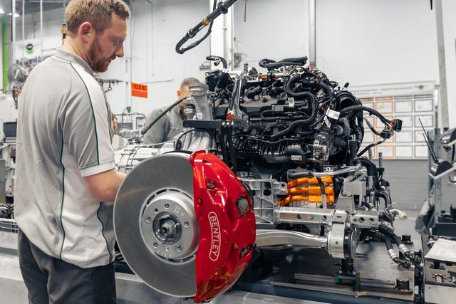 ▲벤틀리 울트라 퍼포먼스 하이브리드 파워트레인(사진=벤틀리)