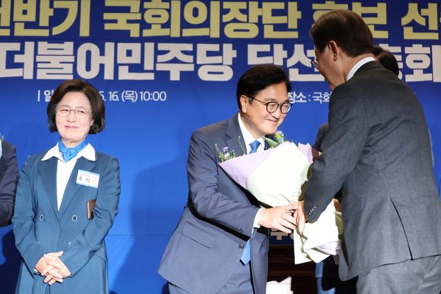 ▲추미애 의원과 우원식 의원(사진=연합뉴스)