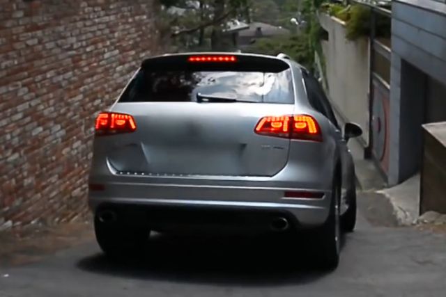 ▲2014년 SBS 다큐멘터리 '브라질 월드컵 특집 두리아빠, 축구바보 그리고 전설'에서 차두리가 타고 나온 폭스바겐 투아렉(사진=