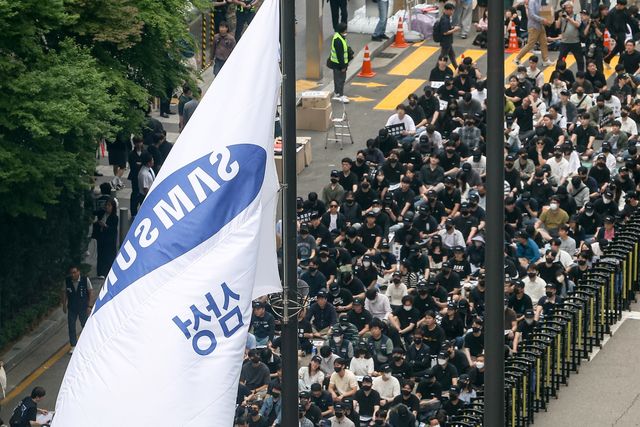 ▲시위 중인 전국삼성전자노동조합 (사진=연합뉴스)