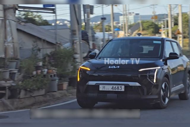 ▲국내에서 포착된 EV3(사진=유튜브'힐러TV')