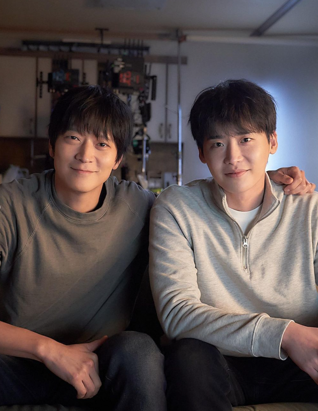 ▲강동원, 이종석 (사진= 이종석 SNS)