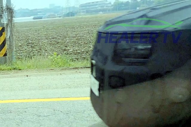 ▲현대 신형 넥쏘 테스트뮬 스파이샷(사진=유튜브 '힐러티비')