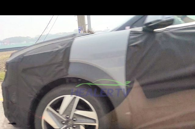 ▲현대 신형 넥쏘 테스트뮬 스파이샷(사진=유튜브 '힐러티비')