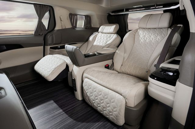 ▲참고사진. 카니발 하이리무진 4인승 실내(사진=기아)