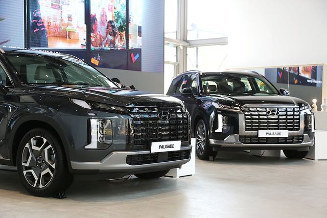 ▲현대 2024 팰리세이드 (좌) 프레스티지 트림, (우) 캘리그래피 트림(사진=View H)