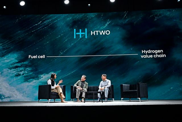 ▲장재훈 사장이 CES 2024에서 수소 솔루션에 대해 발표하고 있는 모습(사진=현대차)