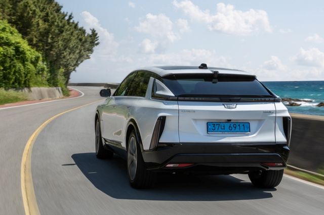 ​▲주행중인 캐딜락 리릭&nbsp; (사진=오토트리뷴)▲주행중인 캐딜락 리릭&nbsp; (사진=오토트리뷴)&nbsp;▲주행중인 캐딜락 리릭&nbsp; (사진=오토트리뷴)