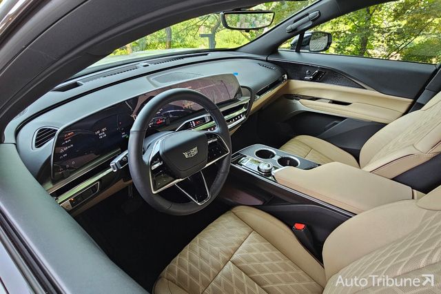 ▲캐딜락 리릭 1열 전경 (사진=오토트리뷴)