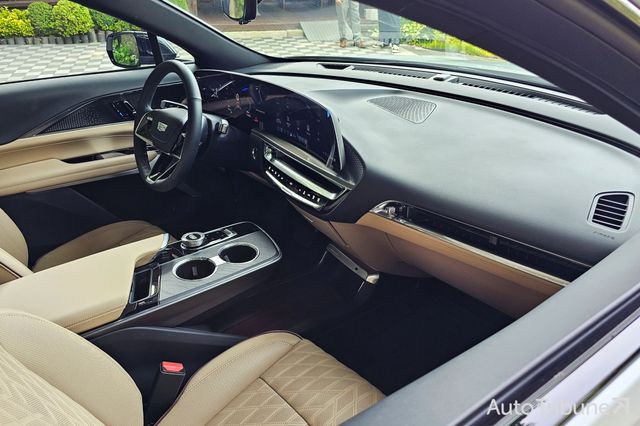 ▲캐딜락 리릭 1열 전경 (사진=오토트리뷴)