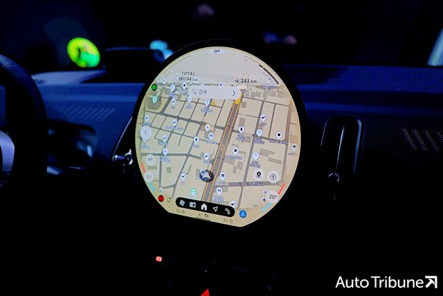 ▲미니 신형&nbsp;컨트리맨 SE ALL4 디스플레이(사진=김동민 기자)