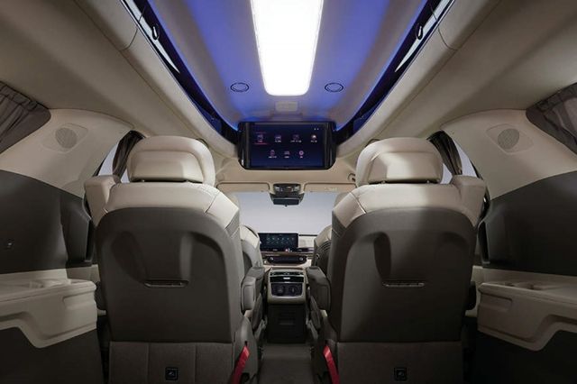 ▲기아 카니발 하이리무진 실내(사진=기아)