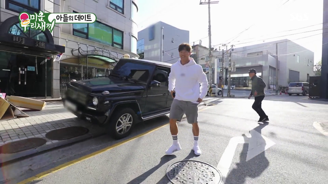 ▲김종국과 그가 소유한 메르세데스-벤츠&nbsp;G 350 CDI 블루텍(사진=유튜브 'SBS Entertainment')