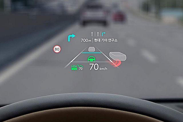 ▲기아 쏘렌토 헤드업 디스플레이(사진=기아)