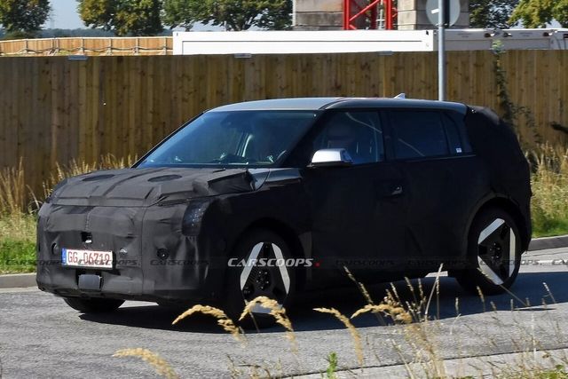 ▲기아 EV4 테스트카(사진=carscoops)