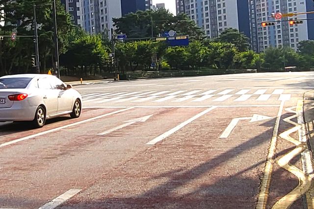 ▲신호 대기에 걸린 장면(사진=허지혜 기자)