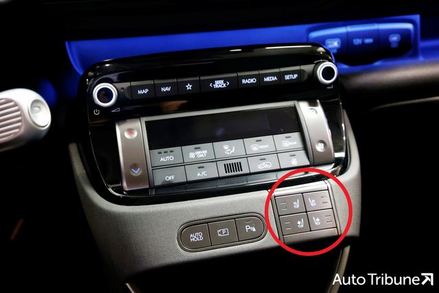 ▲현대 캐스퍼 일렉트릭 센터패시아. 빨간 원 안 버튼으로 1열 시트 열선, 통풍을 조작한다.(사진=김동민 기자)