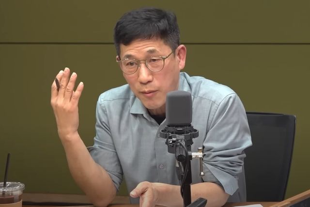 ▲진중권 광운대 특임교수 (사진=유튜브 박재홍의 한판승부)