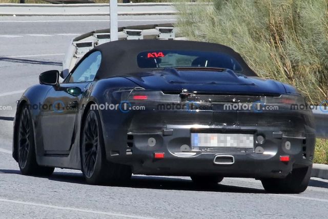 ▲포르쉐 박스터 EV 테스트뮬(사진=Motor1)