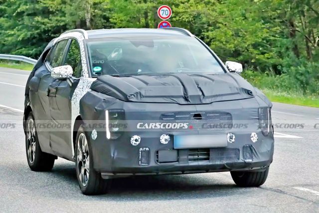 ▲기아 스포티지 부분 변경 모델 스파이샷(사진=Carscoops)