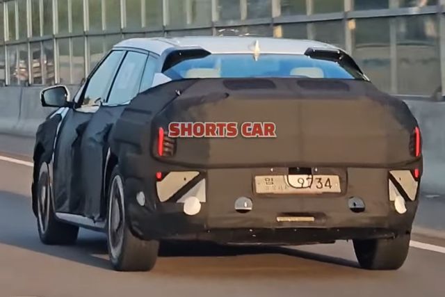 ▲기아 EV4 테스트카 스파이샷(사진=유튜브 '숏카')
