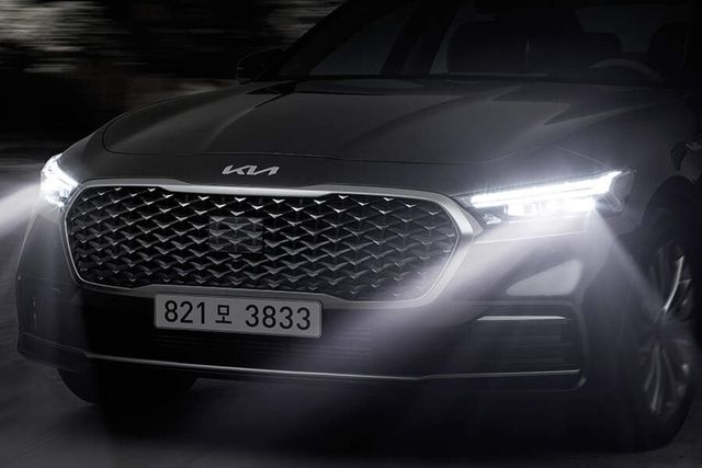 ▲전조등을 킨 기아 K9(사진=기아)