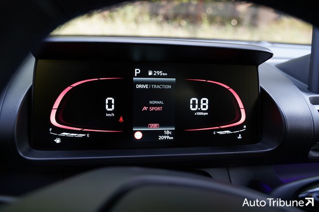 ▲현대 캐스퍼의 4.2인치 디지털 계기판(사진=기노현 기자)