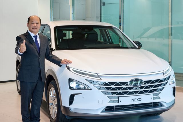 ▲5천대 판매로 '판매거장'에 선정된 백종원 수완중부지점 영업이사(사진=현대차)