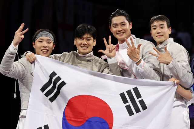 ▲올림픽 3연패 달성한 남자 펜싱 사브르 대표팀 (사진=연합뉴스)